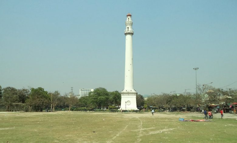 প্রথম শহীদ মিনার উদ্বোধন করেন কে